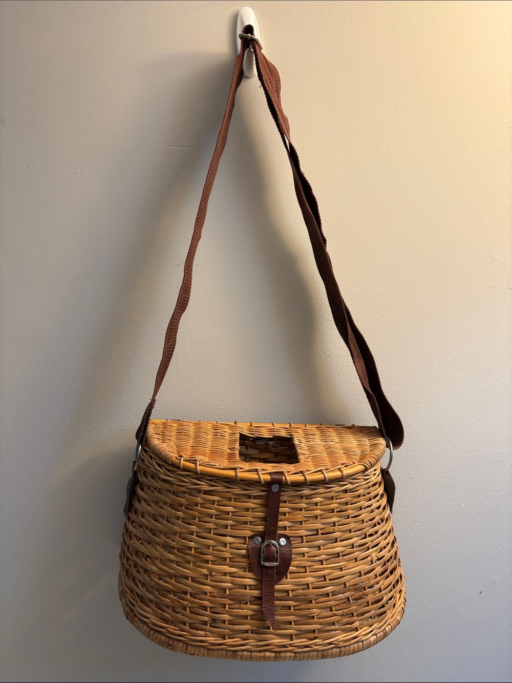White River Fly Shop Wicker Creel Basket - Picture 4 of 4